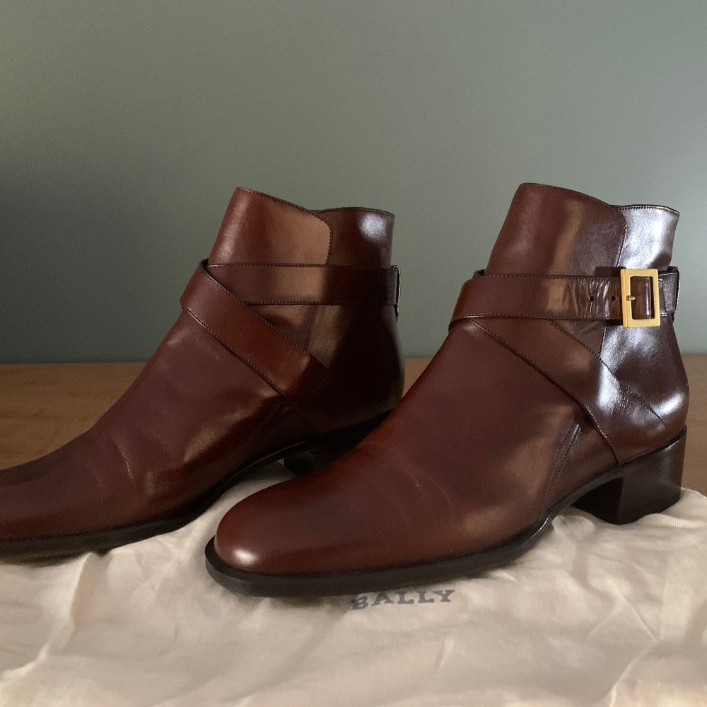 BALLY Switzerland  Pull-On Chelsea Ankle Boots low